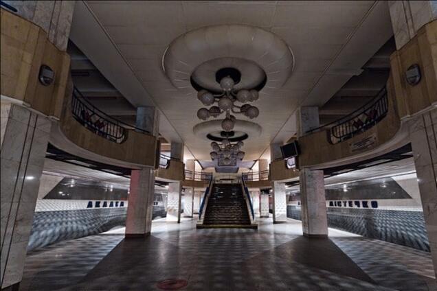 Романтика в киевском метро: появились фото станций ночью