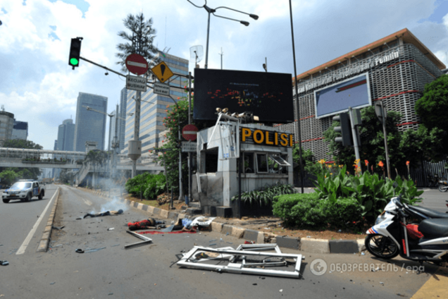 Появились жуткие фото с мест взрывов в Джакарте