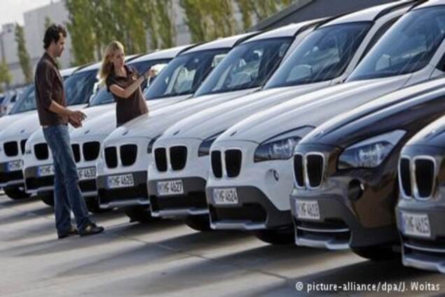 Продаж нових автомобілів в Україні у 2015-му скоротився вдвічі