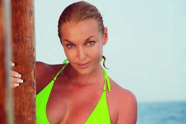 Обнаженная Волочкова прикрыла соски пуантами: фотофакт