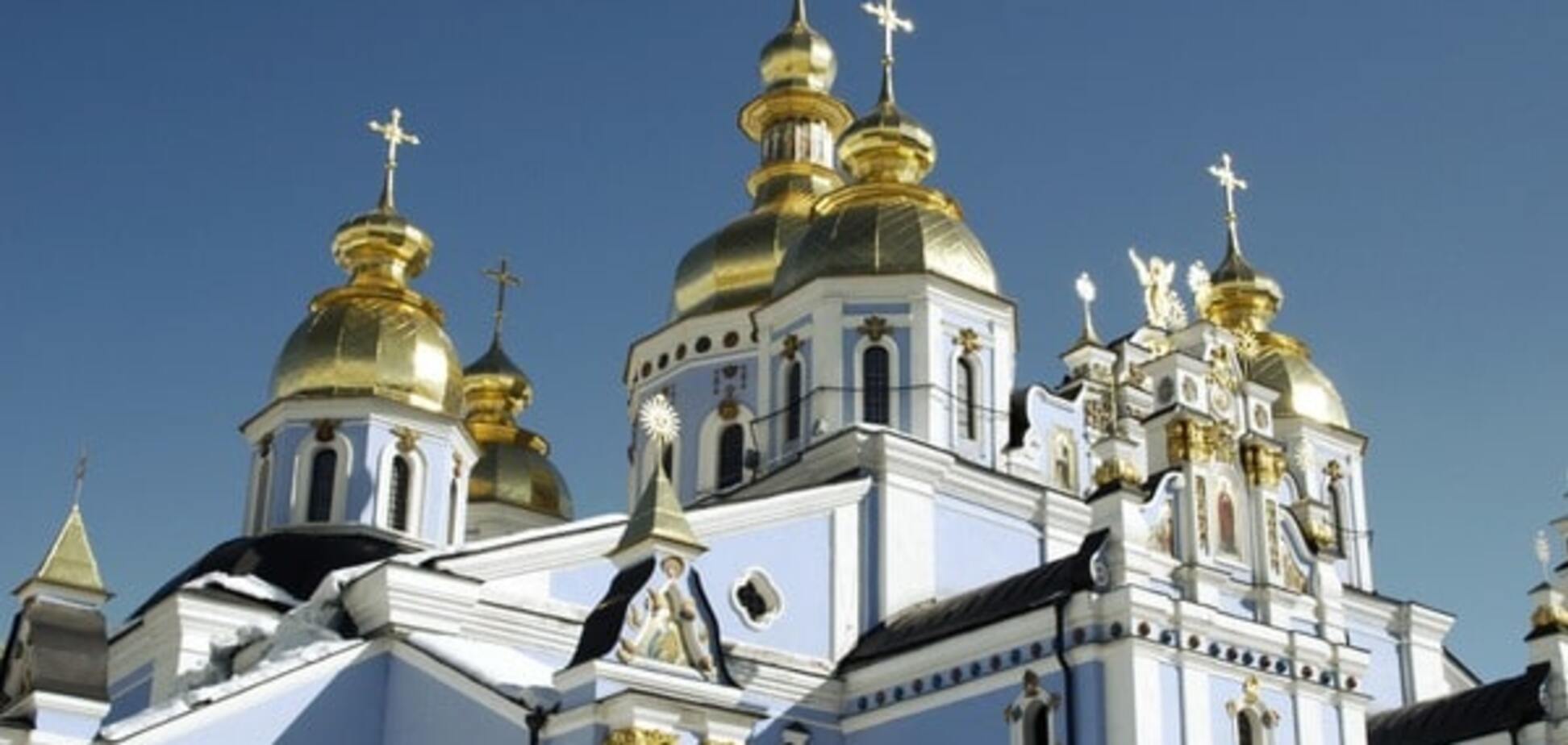 Украинцы доверяют церкви и волонтерам, и не верят Кабмину и российским СМИ - опрос