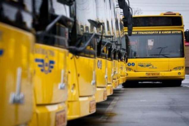 Получил удар током: стали известны подробности ЧП в киевском троллейбусе