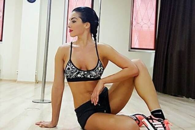 Экс-'ВИА Гра' на теннисном столе показала фигуру в мини