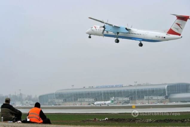 ЧП в небе: во Львове сразу после взлета загорелся самолет