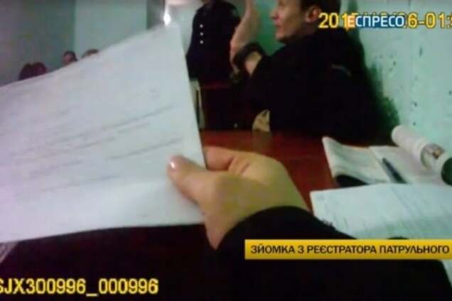 В Киеве россиянин нагрубил девушке-полицейской и требовал переводчика