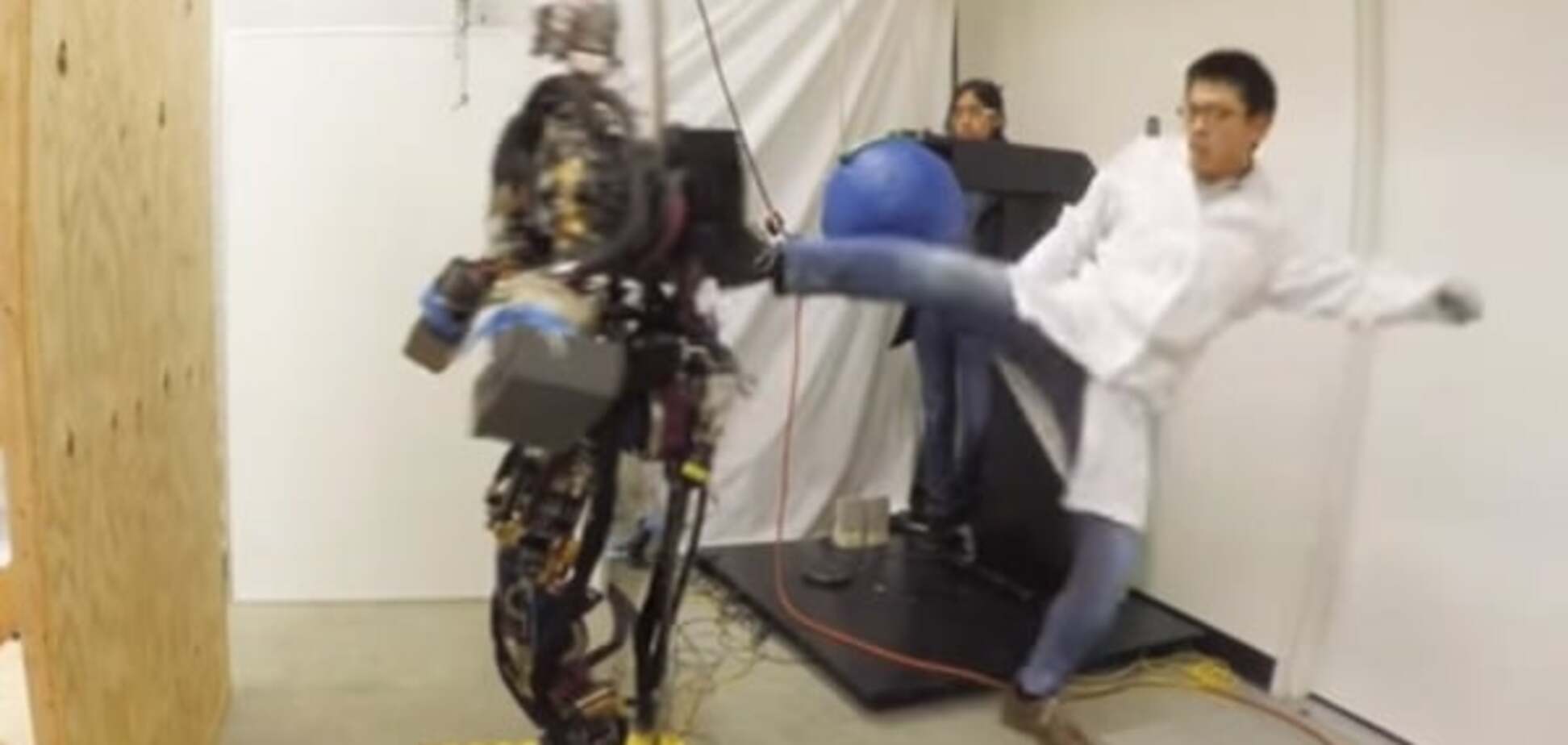 Мучительный прогресс: ученые избили робота ради науки