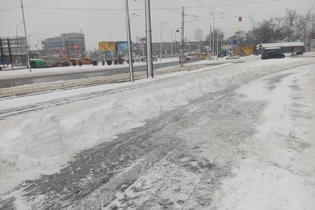 В КГГА отчитались, что дороги Киева очистили от снега везде