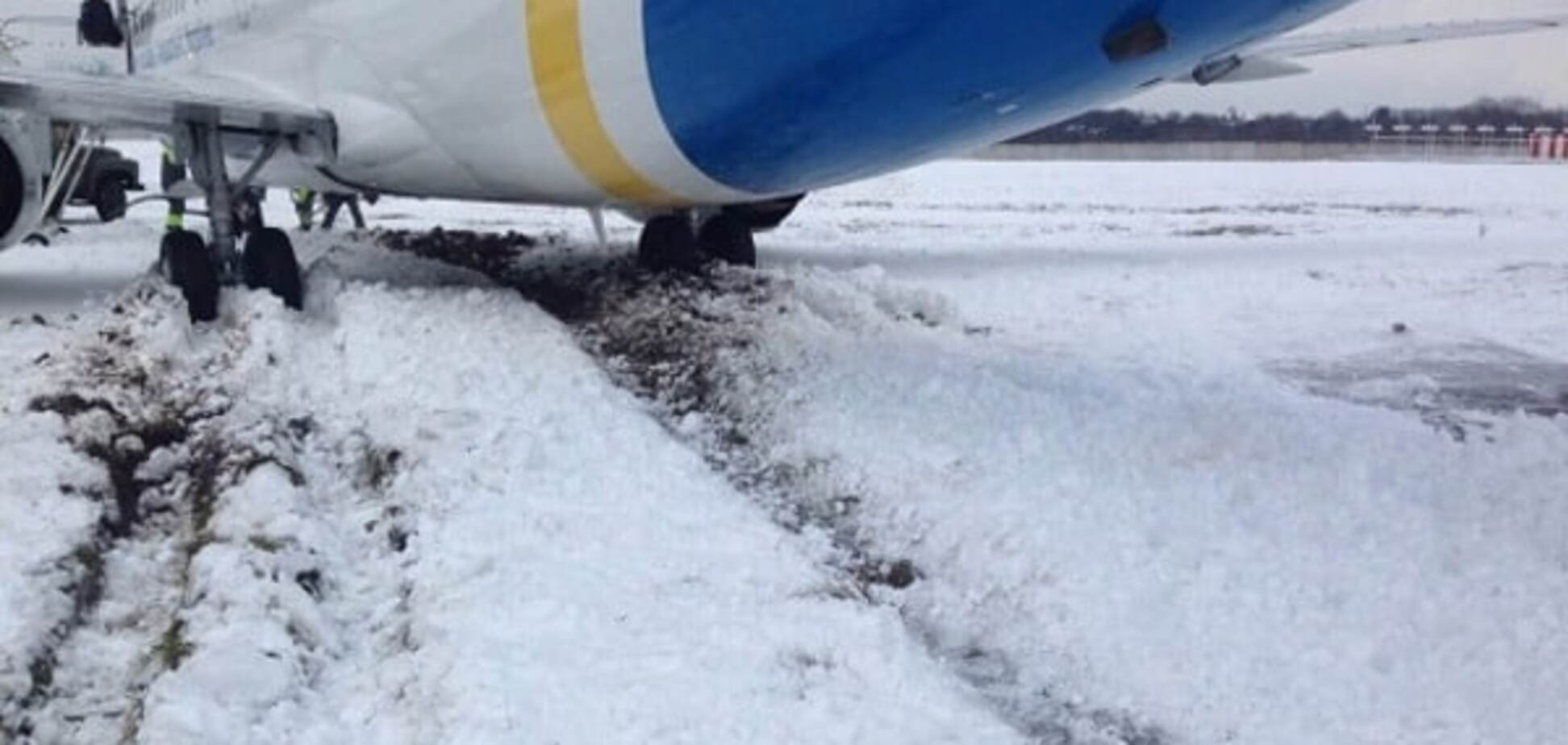 ЧП с самолетом в аэропорту 'Киев': все подробности, фото, видео
