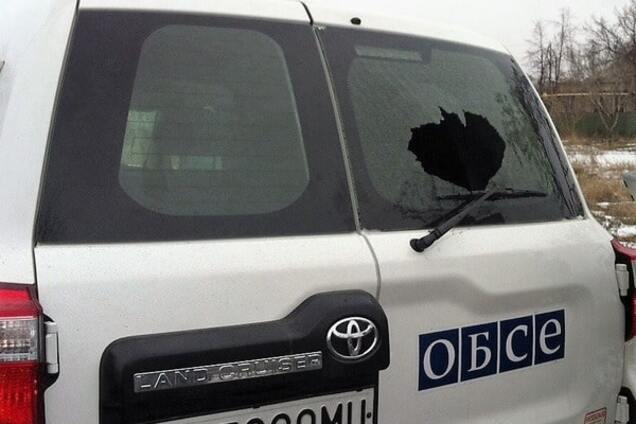 Террористы в Марьинке обстреляли автомобиль ОБСЕ