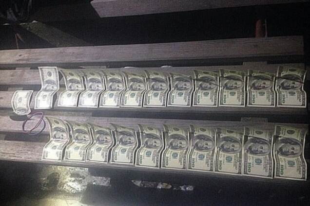 На Днепропетровщине чиновник требовал от волонтеров взятку в $8 тыс.