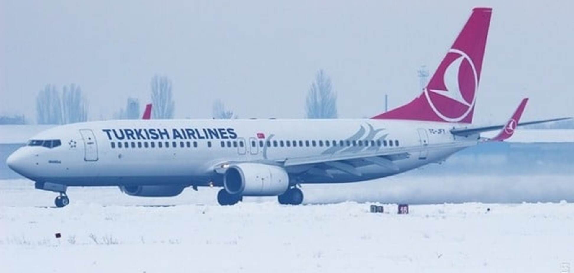 Из-за снегопада аэропорт Одессы не принимает самолеты, в области закрыты три порта