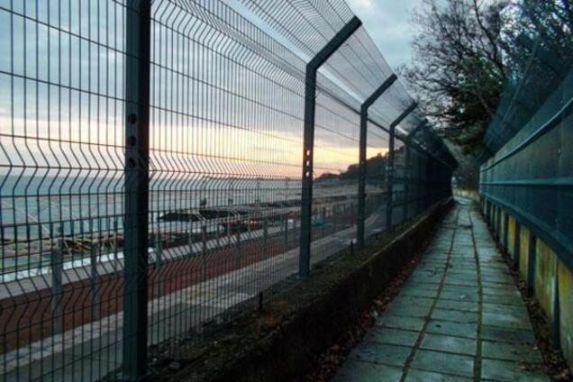 Как на зоне: в сети показали, во что 'русский мир' превратил пляжи Ливадии. Фотофакт