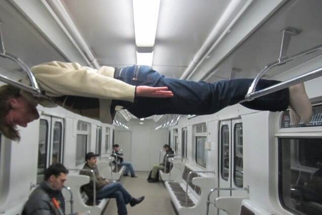 Чудеса київського метро: опублікована смішна фотопідбірка