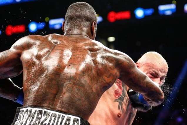 Поляка унесли с ринга на носилках после боя с американцем: видео жестокого нокаута