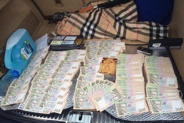 Спецоперация: в Киеве с погоней ловили налоговиков-взяточников. Фоторепортаж