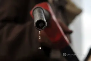Секрет ціни бензину: експерт розповів, чому не дешевшає пальне в Україні