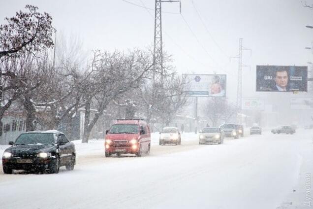 Штормовое предупреждение: где в Украине во вторник могут закрыть дороги
