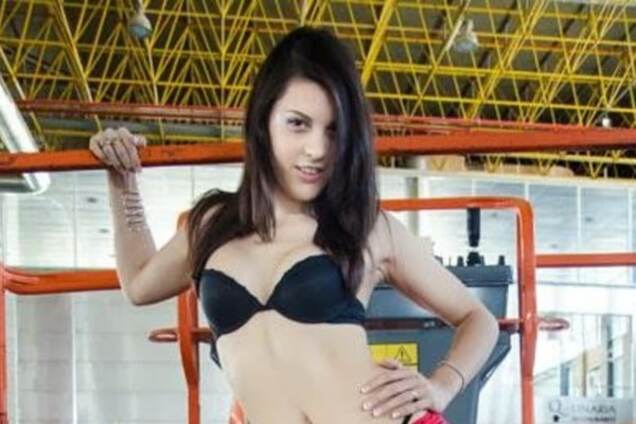 Испанская порнозвезда призналась, что мечтает о сексе со звездой 'Барселоны': фото красотки