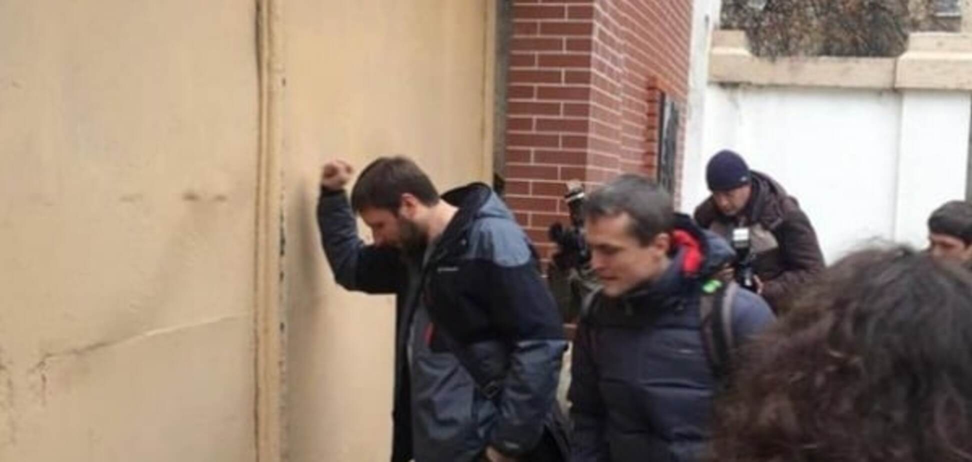 В Ужгороде заблокировали суд по делу о драке на Драгобрате: фото с места событий