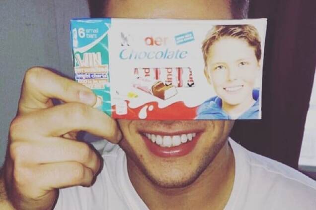 Как изменился мальчик с обертки Kinder спустя 11 лет: фото красавчика