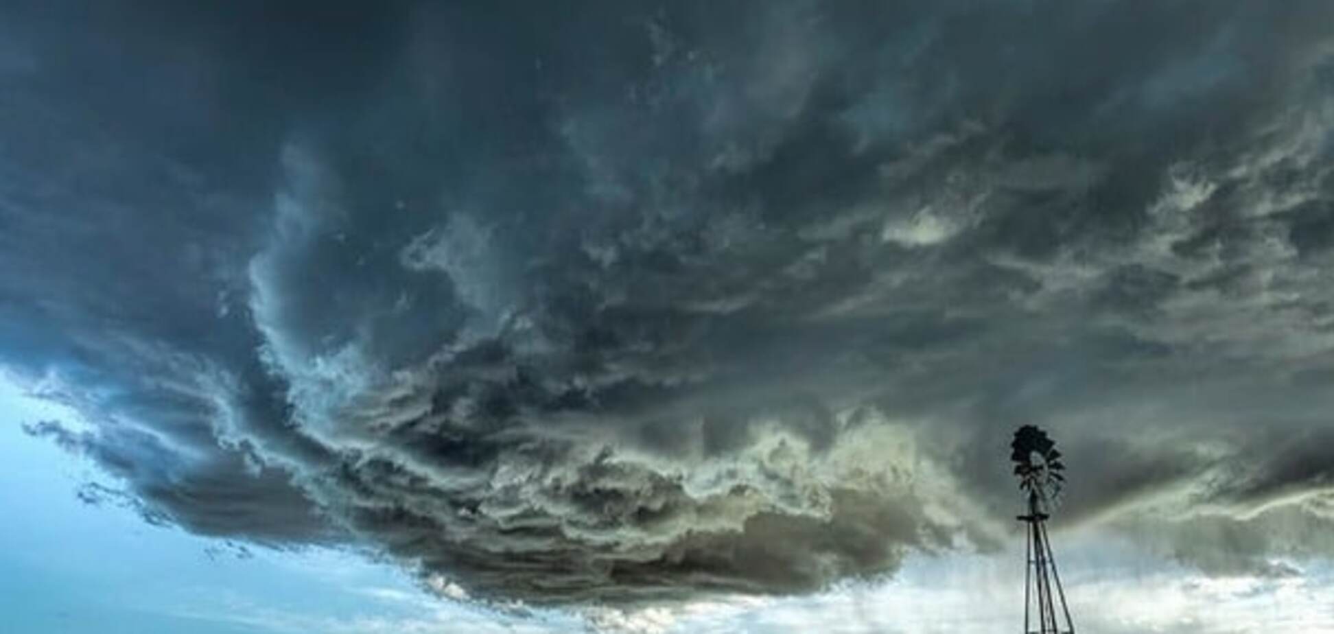 У гонитві за штормом: опубліковані фото бурхливої ??погоди з усього світу
