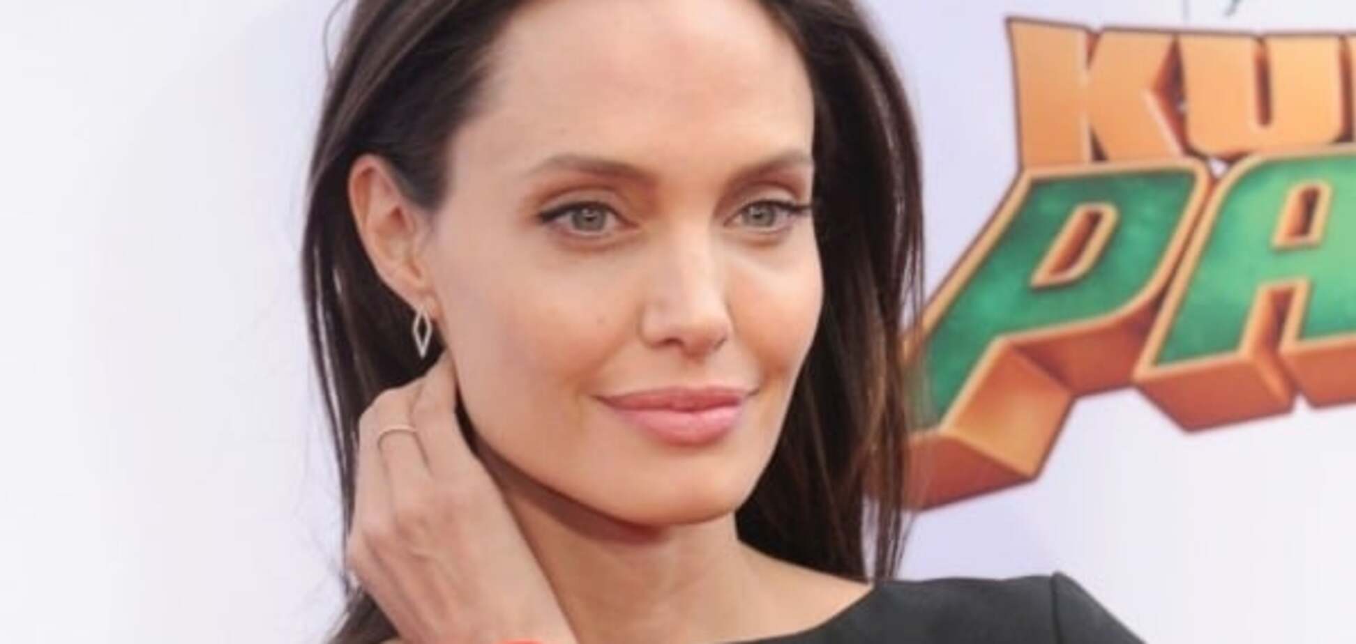 Анджеліна Джолі шокувала фігурою в міні-платті: фоторепортаж