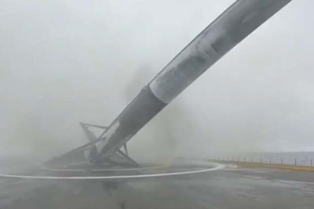 Сходинка ракети-носія Falcon 9 звалилася і вибухнула: опубліковані відео та фото 