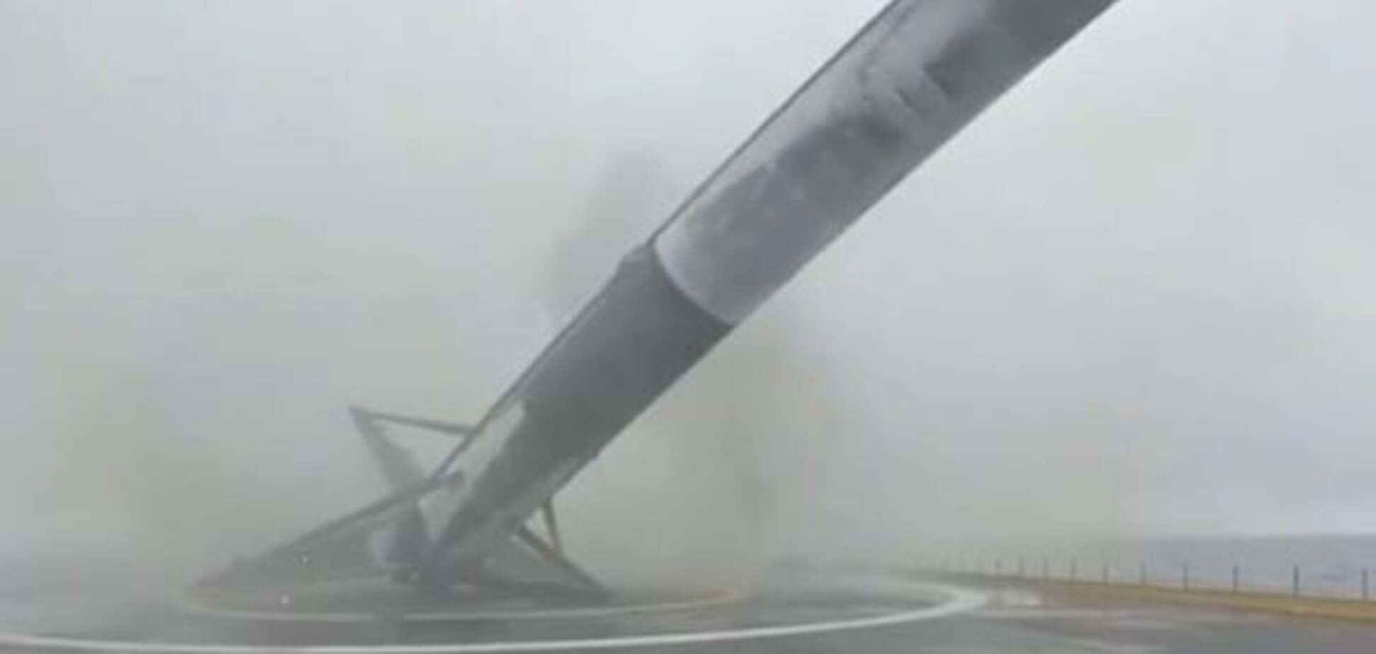 Ступень ракеты-носителя Falcon 9 рухнула и взорвалась: опубликованы видео и фото 