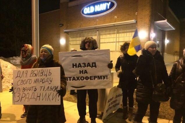 'Назад на птицеферму': украинцы бойкотировали концерт Ани Лорак в Чикаго. Фотофакт