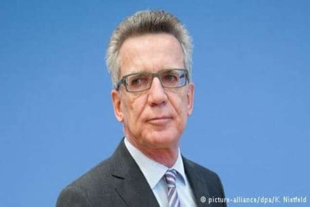 Глава МВС Німеччини: Неможливо прийняти всіх біженців