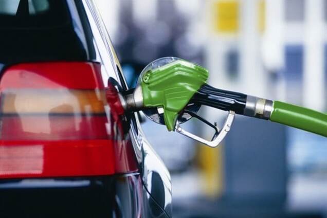 Чому нафта дешевшає, а бензин - ні: експерт відповів на просте питання 