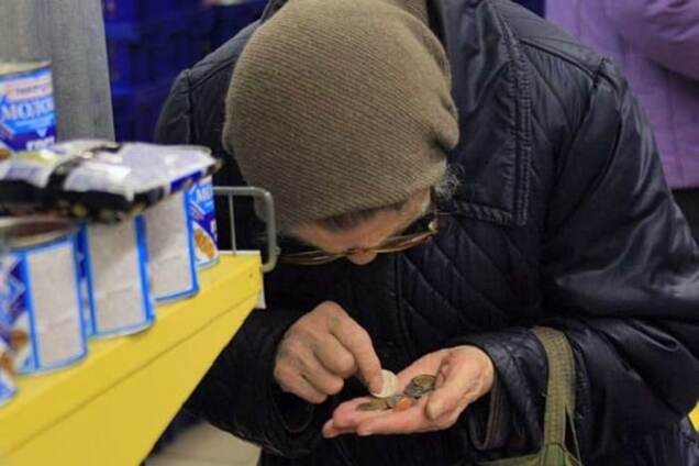 Делайте добро: в киевском кафе посетители устроили бабушке праздник