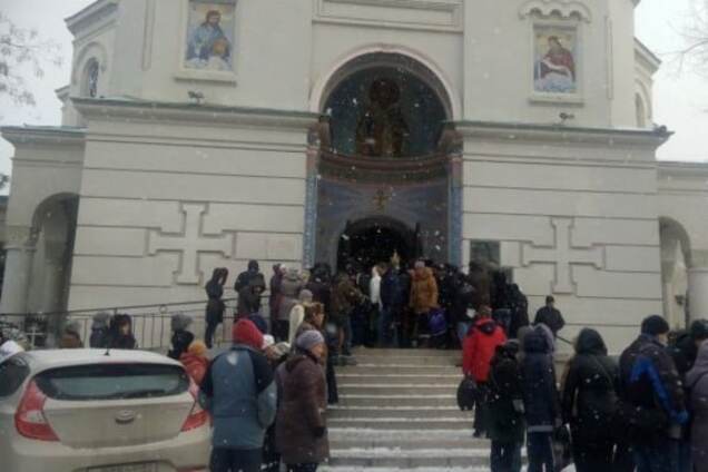 Молились, но не Путину: в Крыму прошла служба за спасение курортного сезона. Фотофакт