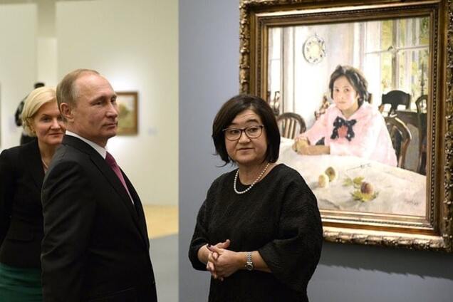 Путин пошутил, увидев знаменитую 'девочку с персиками'