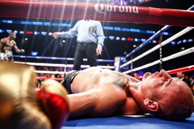 Польский боксер потерял память после жестокого нокаута: видео суперудара