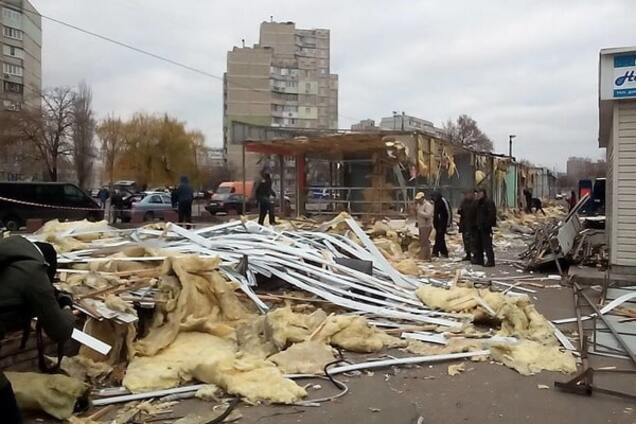 В Киеве массово поддержали петицию о демонтаже МАФов возле метро