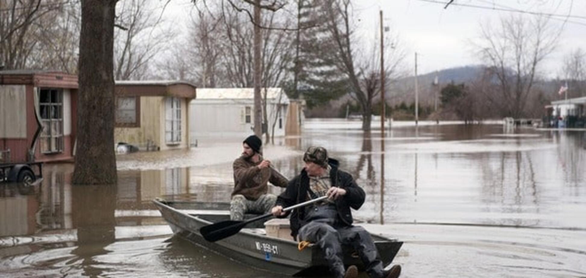 В США на Новый год прошли разрушающие наводнение и торнадо: фоторепортаж