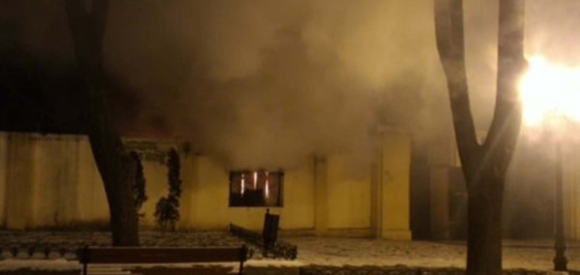 Пожар в кинотеатре в центре Одессы потушили: фото- и видеофакт