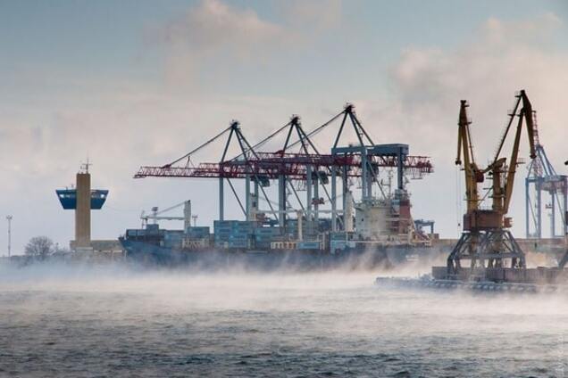 На улице минус 10: в Одессе 'закипело' море. Фоторепортаж