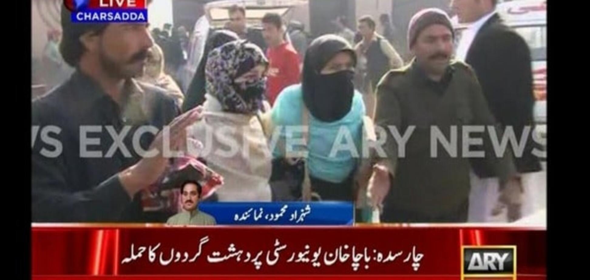 Жертвами атаки террористов на университет в Пакистане стали 21 человек