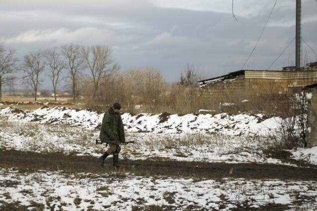 Террористы устроили разборки из-за флага Украины на памятнике Ленину в Донецке