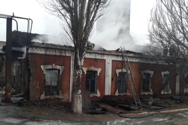 У Маріуполі гасили пожежу на підприємстві Ахметова