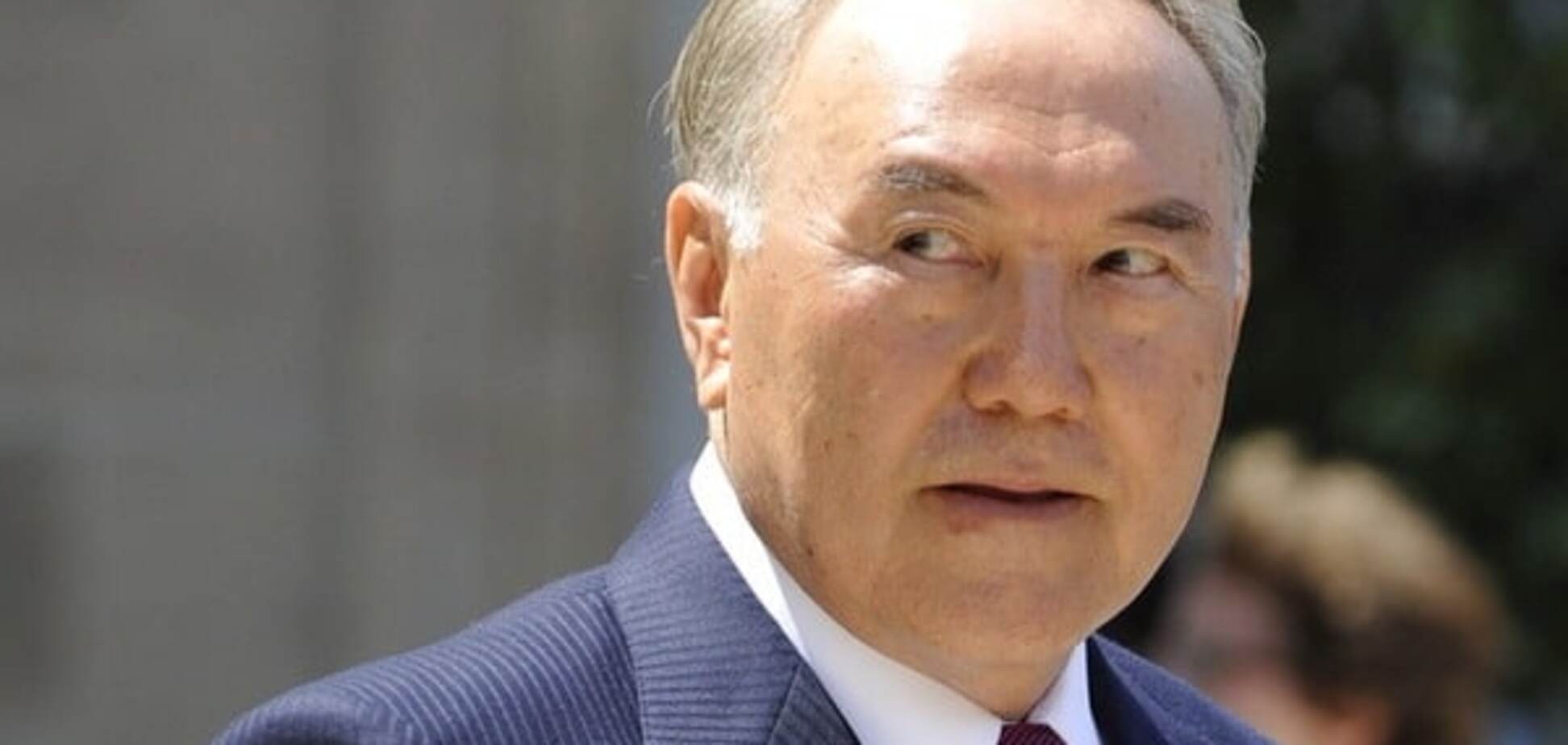 Назарбаев распустил парламент и назначил перевыборы
