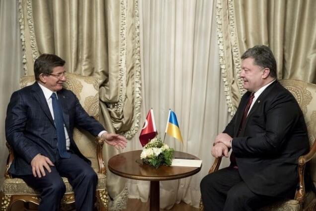 Порошенко обсудил с премьером Турции борьбу с агрессией Кремля