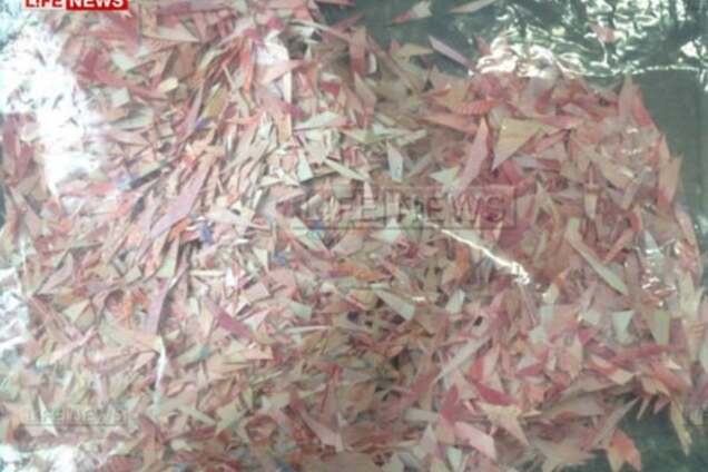 Китаєць склеїв $21 тис., яку під час приступу параної порізав його батько