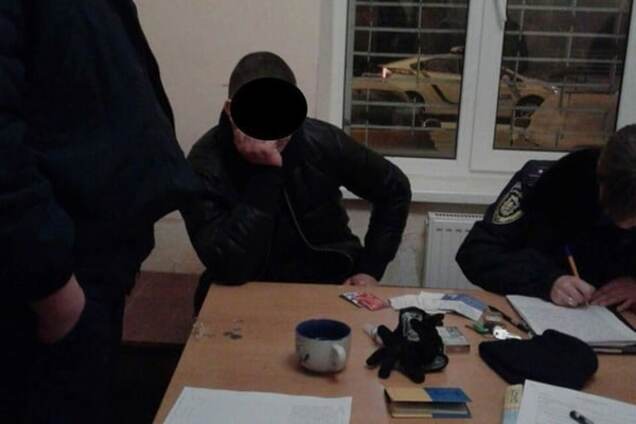 Во Львове патрульный на досуге задержал грабителя банкомата