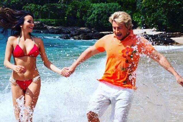 Невеста Баскова похвасталась фигурой в бикини: фото пары из Таиланда