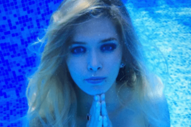 Брежнева попросила фанатов свозить ее на курорт и рассказала о сне с Земфирой