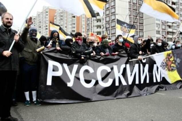 'А х*ли ты, с*ка, лаешь на страну, в которой живешь?'