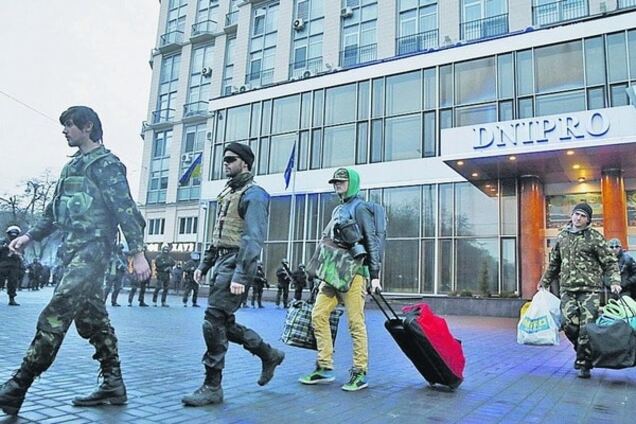 Бойцов 'Правого сектора' выгнали из гостиницы в Киеве за разгром номеров - СМИ